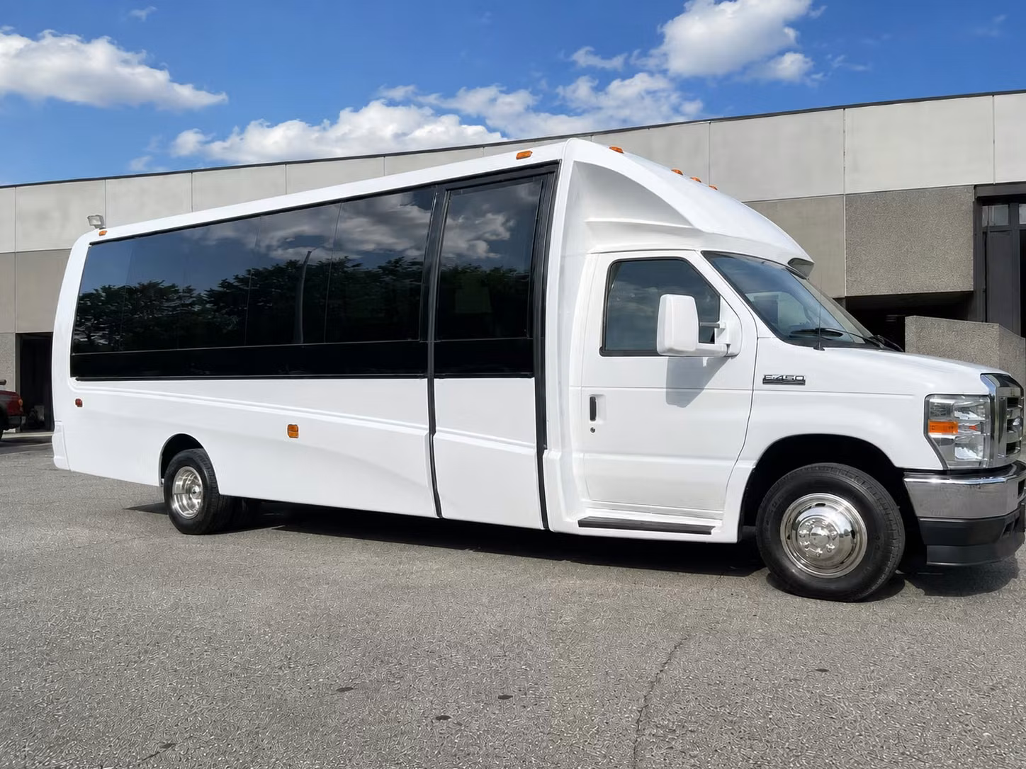 omaha 15 passenger minibus rental